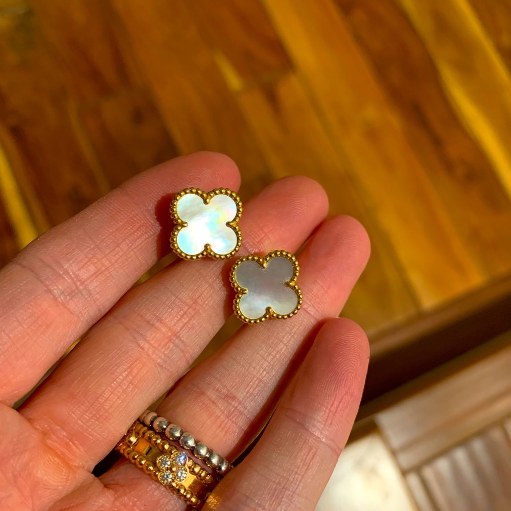 🟥SOLD🟥Van Cleef & Arpels Mother of Pearl Vintage Alhambra earrings 18K YG